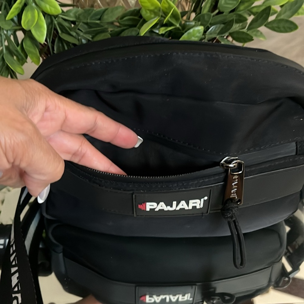 Pajar Elegant Black Crossbody Bag - Picture 8 of 12